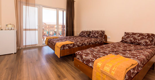 Приморське, бази відпочинку, фото