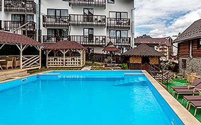 Готель з басейном выдпочинок Поляниця