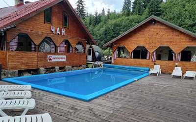 Житло котеджі з басейном Поляниця