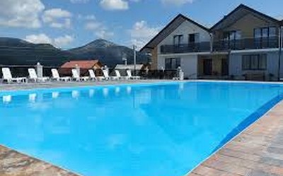 Поляниця відпочинок з басейном та чаном