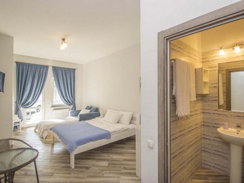 Кароліно-Бугаз недорогий готель Irini з кухнею