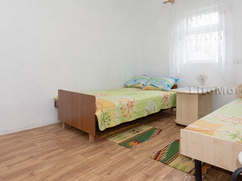 Кароліно-Бугаз недорогий готель Роза вітрів з басейном та сауною