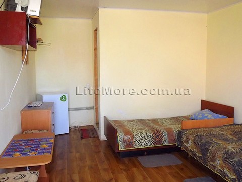 Кароліно-Бугаз недорогий готель Роза вітрів з басейном та сауною