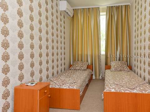 Приморське, база відпочинку Вітерець