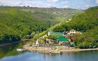 База Ксенія в Бакоті з басейном на Дністрі рестораном та чаном