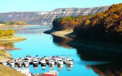Котеджі Маяк в Бакоті на березі Дністра