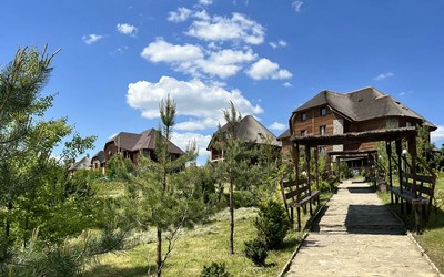 База Теремки у Бакоті з басейном біля Дністра