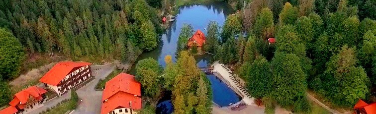 Відпочинок в Карпатах на озері готель з басейном