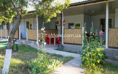 Недороге житло в Приморське з басейном на березі моря Мега Парус