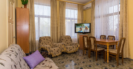 Приморське база выдпочинку перша лыныя з басейном