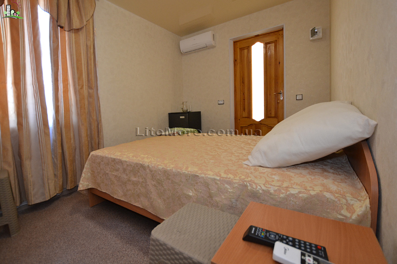 Затока база відпочинку біля моря